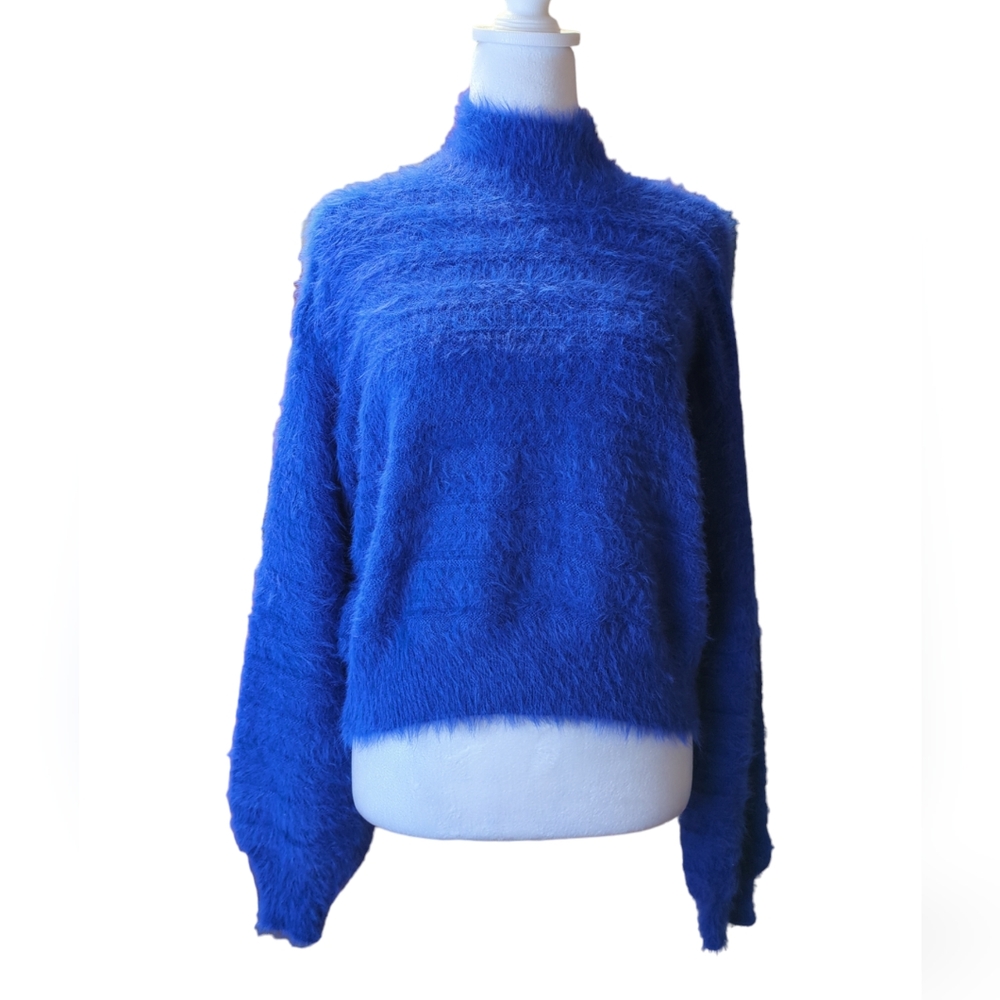 Etiquette Fuzzy sweater size S/M color blue